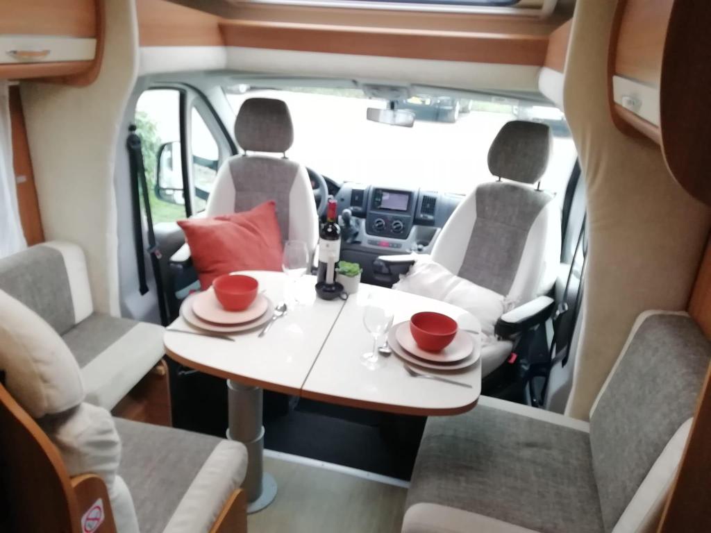 Rapido Le Randonneur 690F met 3 grote zonnepanelen en tv !!!, Ringverwarming, Fiat, Bedrijf, Tot en met 3