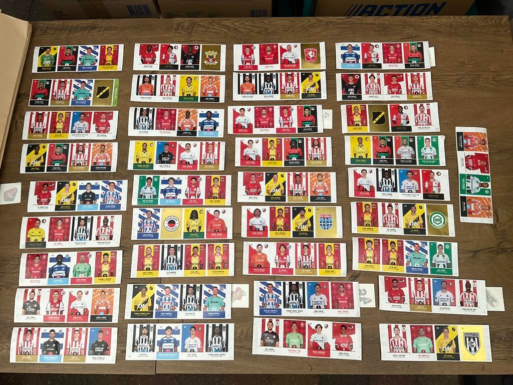37 PLUS voetbal sticker boekjes plaatjes. Alles in 1 koop, Verzamelen, Supermarktacties, Ophalen