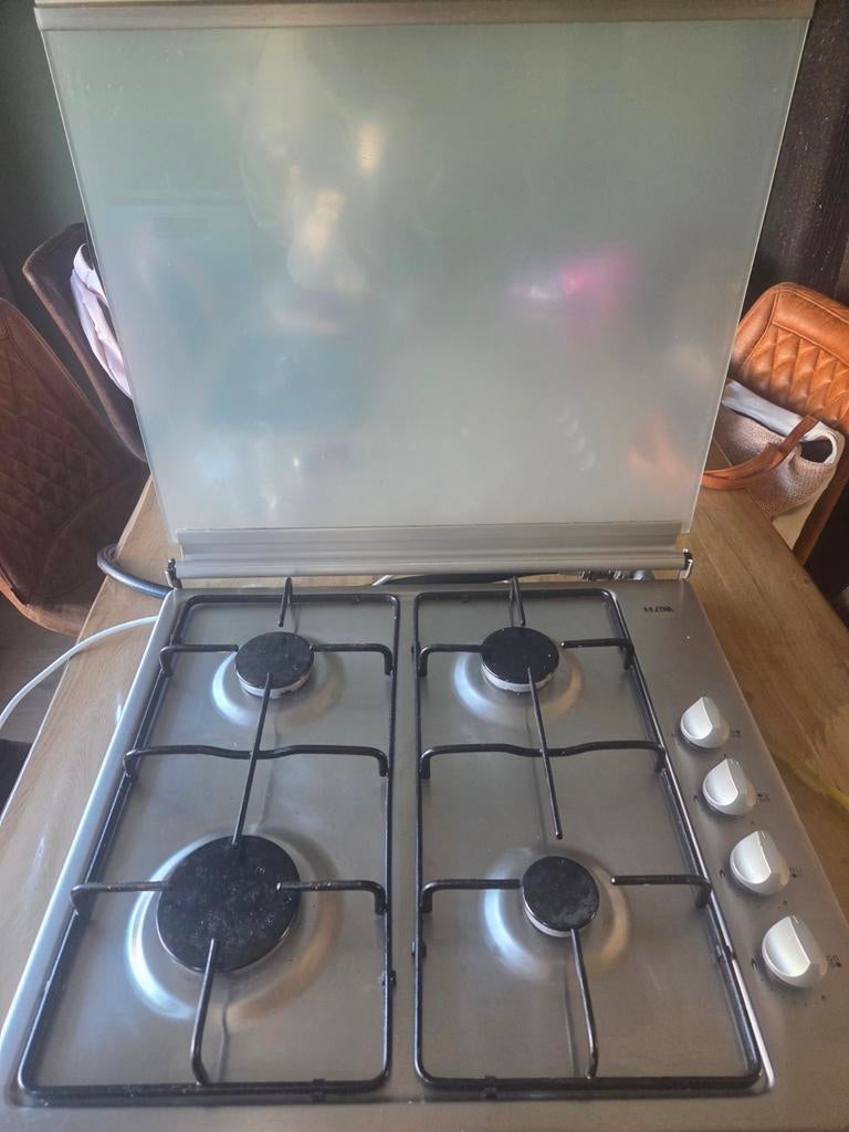 Etna gasfornuis met 4 pitten, Ophalen