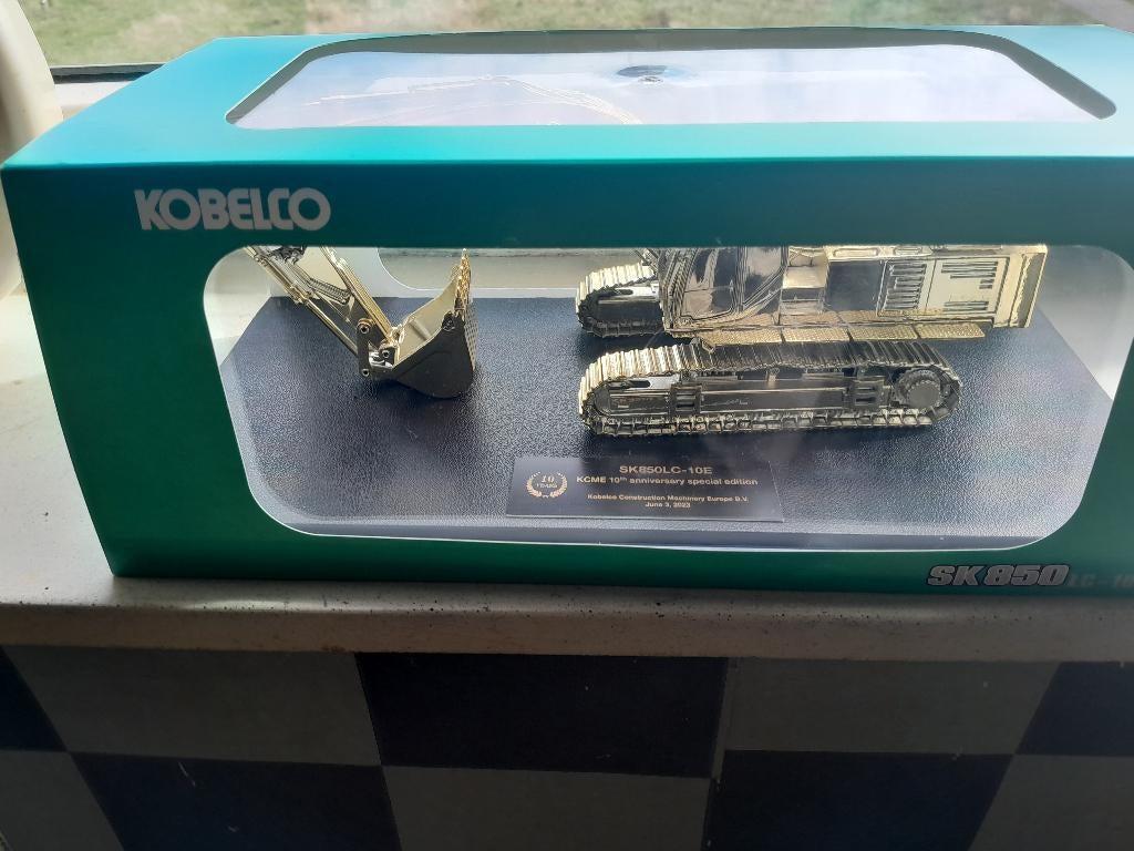 Kobelco graafmachine schaalmodel, Ophalen of Verzenden, Gebruikt