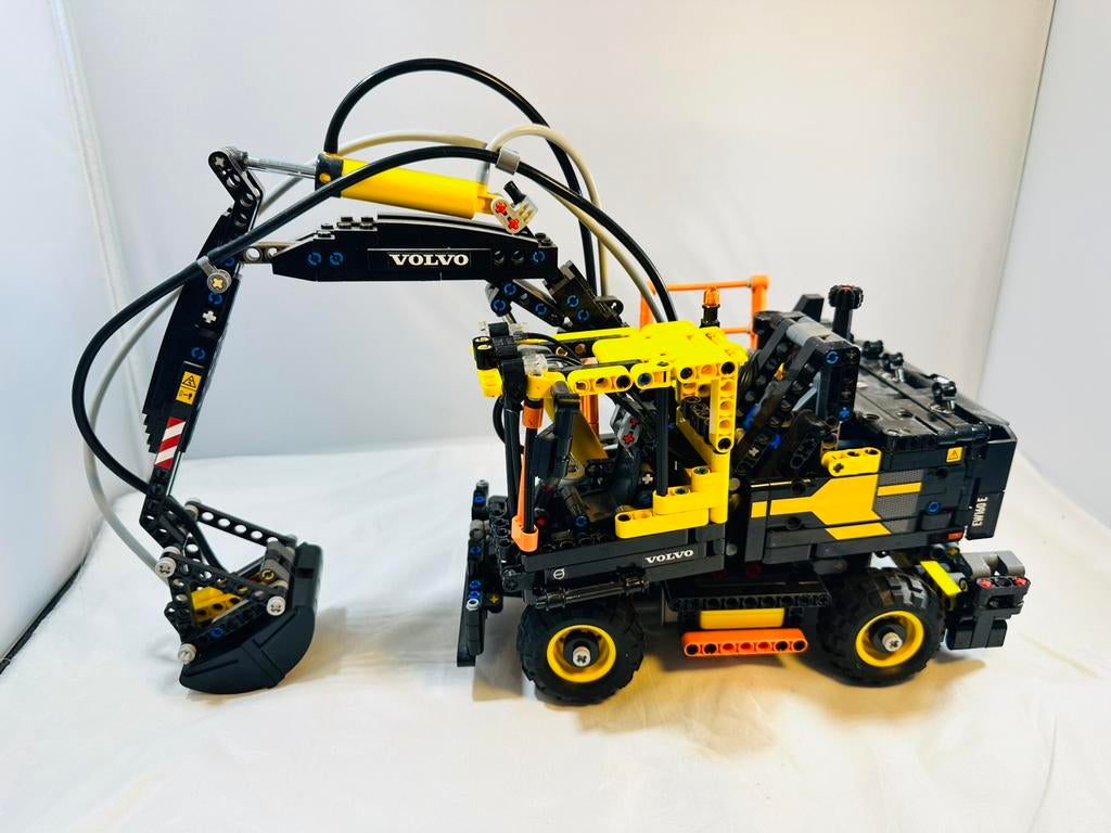 Lego 42053 Volvo EW160E + 8293 Power Functions Motor Set, Ophalen of Verzenden, Gebruikt, Complete set, Lego