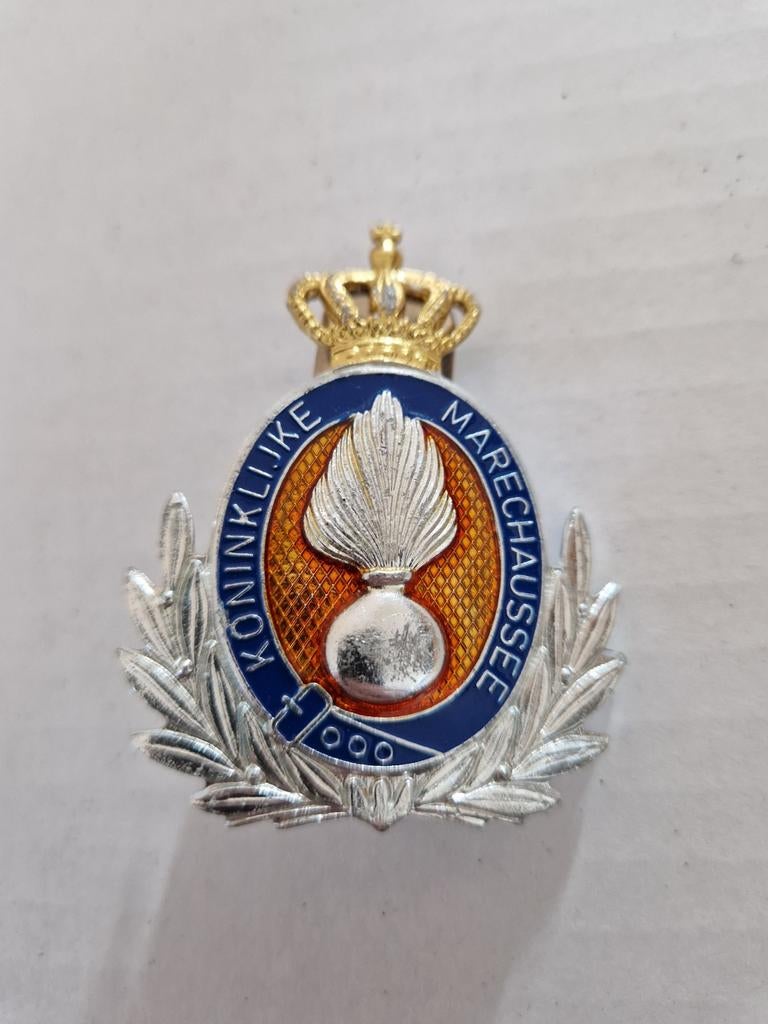 Baretembleem marechaussee, Verzamelen, Militaria | Algemeen, Ophalen of Verzenden, Marechaussee, Nederland, Embleem of Badge