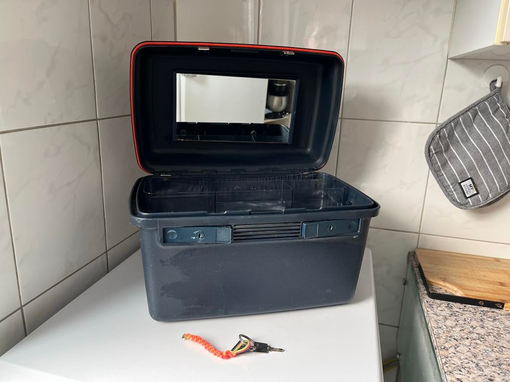 Delsey Beautycase / Koffer met Slot en Spiegel, Gebruikt, Blauw, Ophalen of Verzenden, Met slot