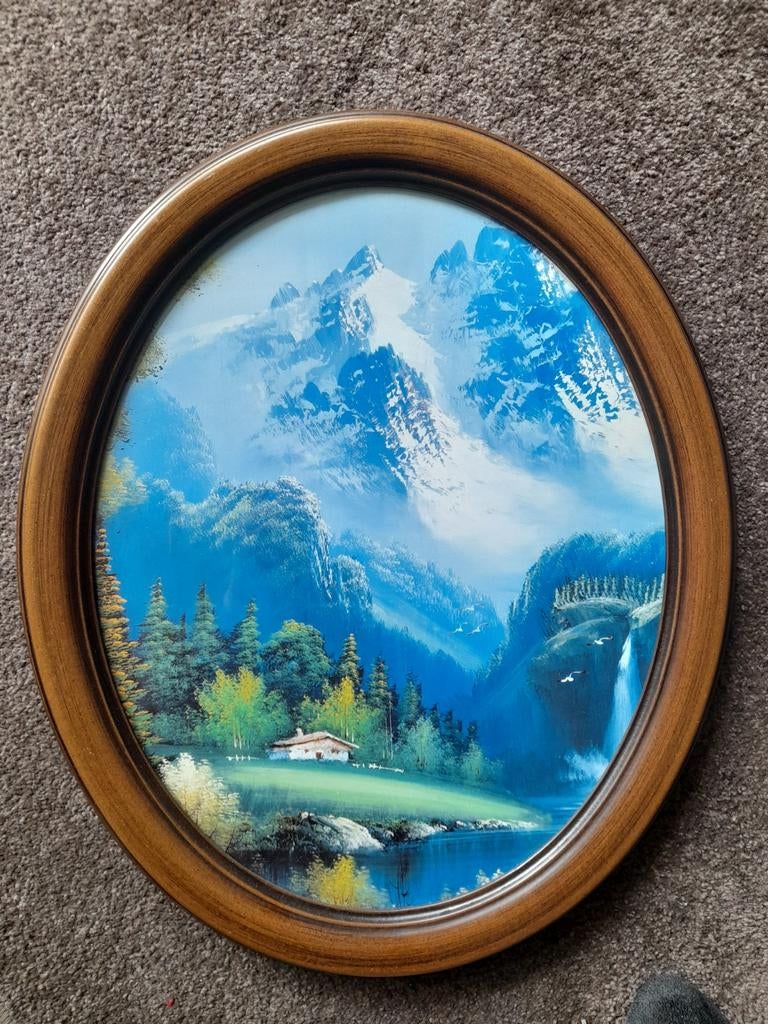 Rond ovaal  schilderij met berglandschap print, Antiek en Kunst, Ophalen of Verzenden