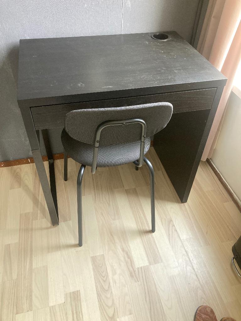 Zwart bureau IKEA black desk, Ophalen, Zwart, Zo goed als nieuw, IKEA