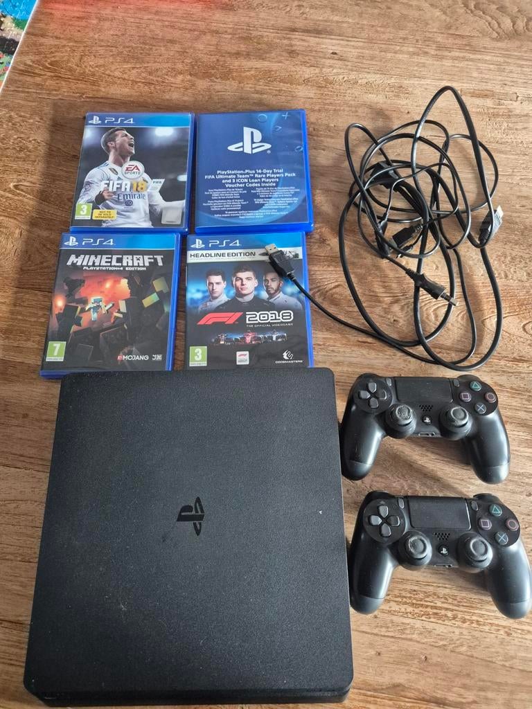 PlayStation 4 met 2 controllers en 3 games, Spelcomputers en Games, Spelcomputers | Sony PlayStation 4, Ophalen, Met 2 controllers