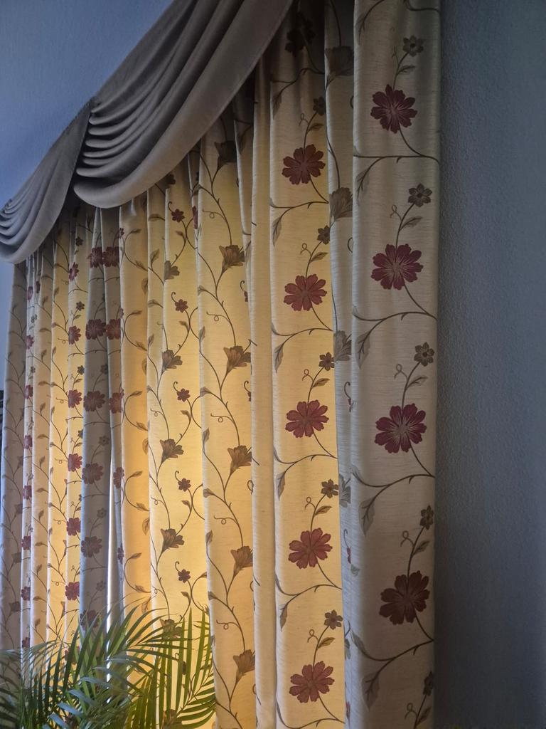 Luxe Handgeborduurde Gordijnen met Valletjes, Gebruikt, 200 cm of meer, Beige, Handgeborduurd