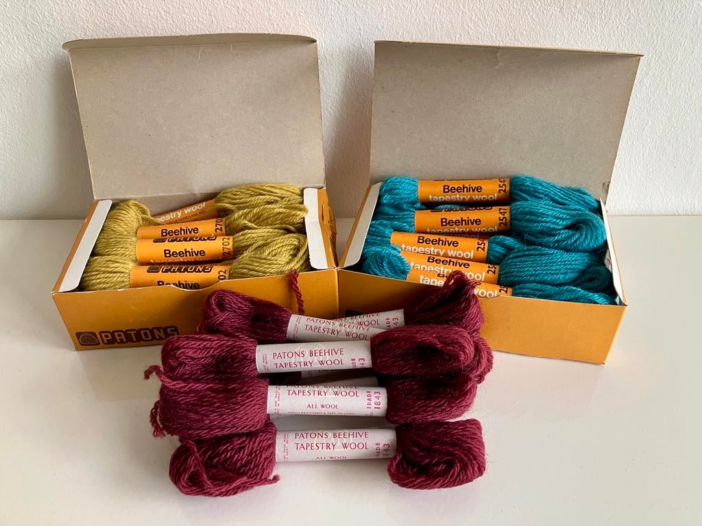 Patons Beehive borduurwol, originele doosjes, vintage, Ophalen of Verzenden, Nieuw, Borduurgaren of Zijde