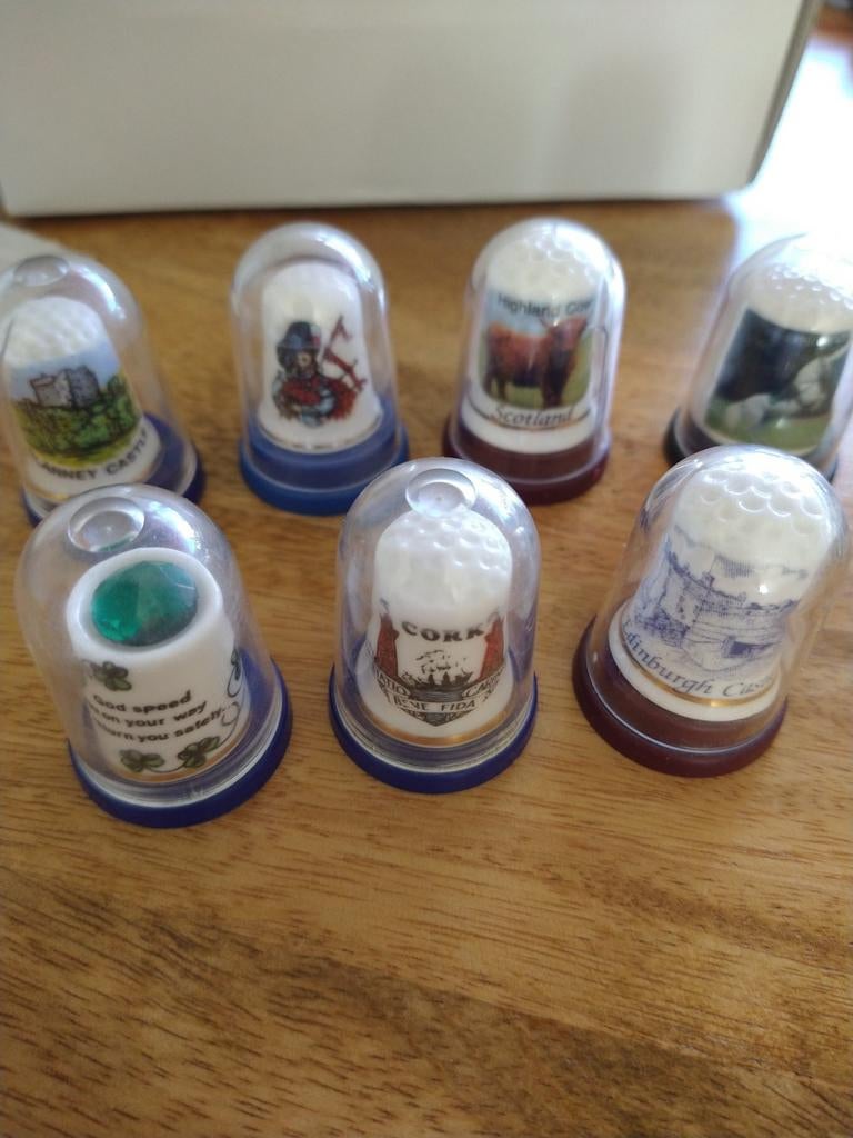 Kleine verzameling vingerhoedjes, Verzenden, Zo goed als nieuw