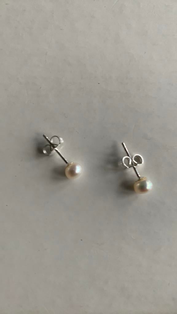 Zilveren oorbellen met parel nieuw, Ophalen of Verzenden, Nieuw, Zilver, Knopjes of Stekers