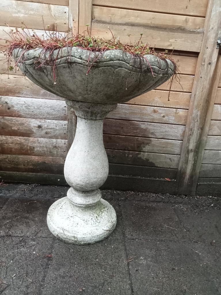 BETON BLOEMBAK BLOEMPOT OP SOKKEL PILAAR MET VETPLANTEN, Ophalen, Gebruikt, Balkon, Beton