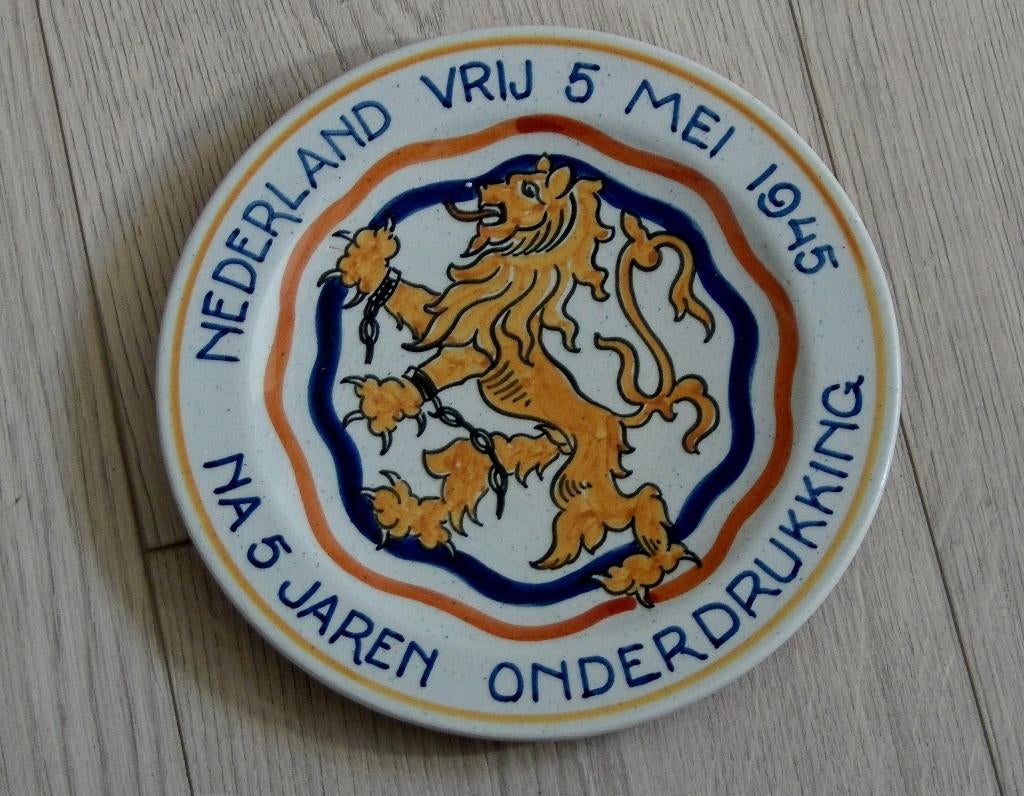 Wandbord Nederland Vrij 5 Mei 1945 Na 5 Jaren Onderdrukking, Verzamelen, Militaria | Tweede Wereldoorlog, Verzenden, Overige soorten