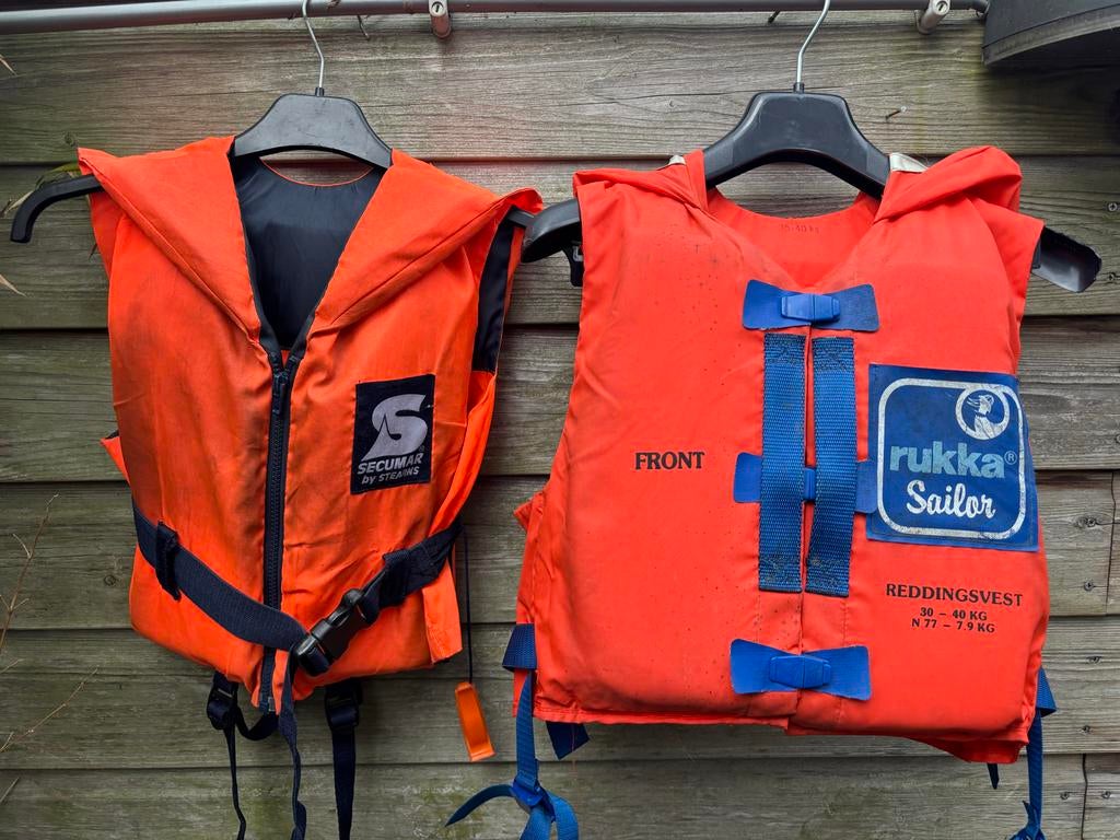 2 Kinderzwemvesten - Secumar en Rukka Sailor, Ophalen of Verzenden, Gebruikt, Kind, Reddingsvest of Zwemvest