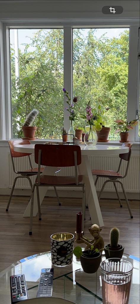 4 schoolstoelen, eventueel met tafel, Gebruikt, Bruin, Ophalen of Verzenden, Vier