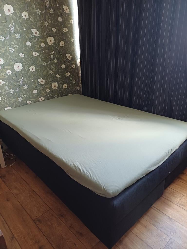Zwart tweepersoons 140x200 boxspring bed ikea met topper, Ophalen, Zwart, Tweepersoons, 140 cm