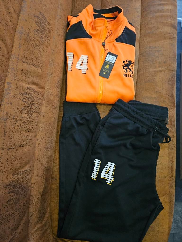 Oranje trainingspak met '14' en Holland leeuw maat L, Nieuw, Algemeen, Overige maten, Oranje