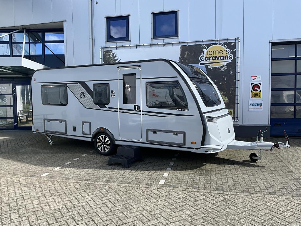 Knaus Sudwind Black Selection 540 UE VLOERVERW-ENKEL BEDDEN, Bedrijf, Knaus, Overige typen, 1250 - 1500 kg