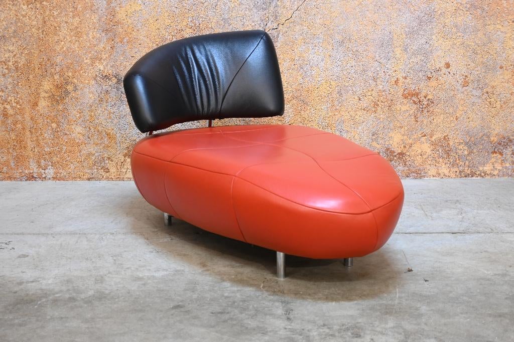 ZGANieuw rood zwarte leren Leolux Kikko design chaise longue, Leolux, 100 tot 125 cm, Leer, Ophalen of Verzenden
