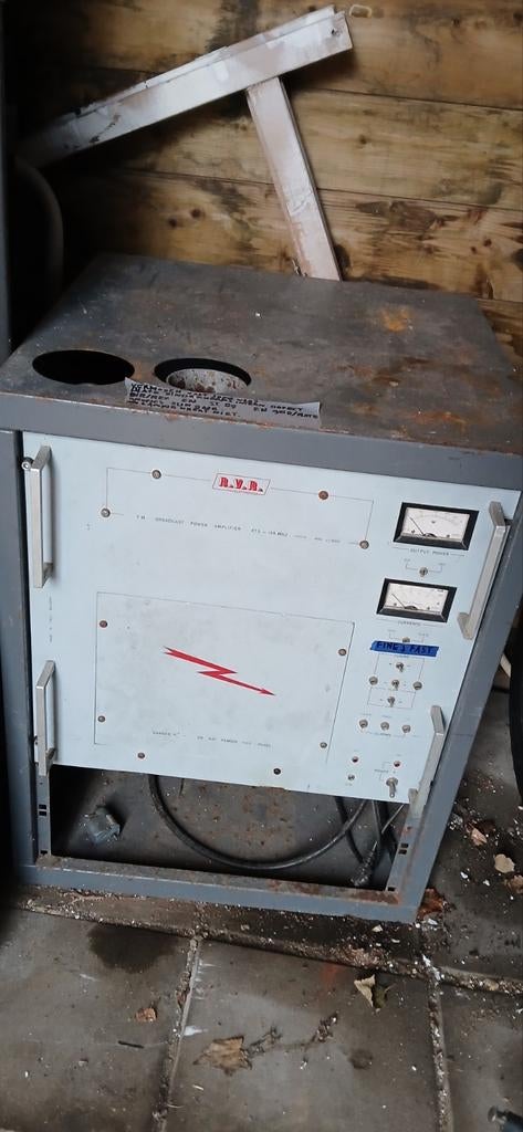 RVR VJ1000 FM 1kw eindtrap, Ophalen, Zender