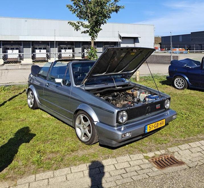 Volkswagen Golf mk1 cabrio 1.8 16v GTI kr 40mm webers, Auto's, Voorwielaandrijving, 4 cilinders, Blauw, Leder