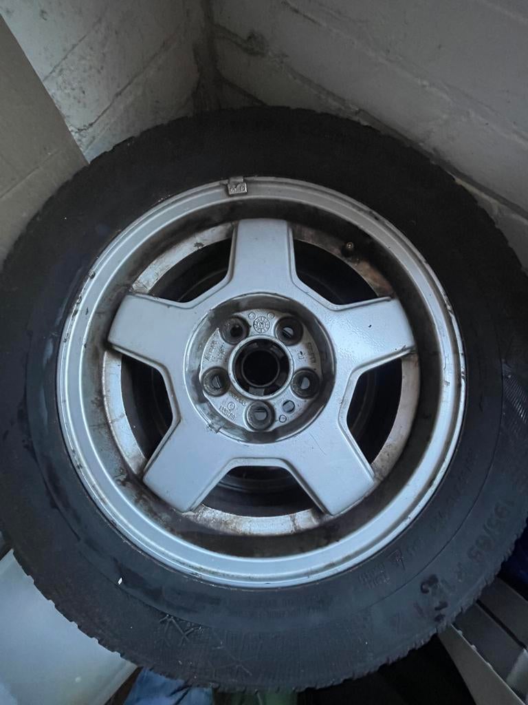 Volvo 740/240/940 Draco velgen met winterbanden, Ophalen of Verzenden, Gebruikt, Volvo