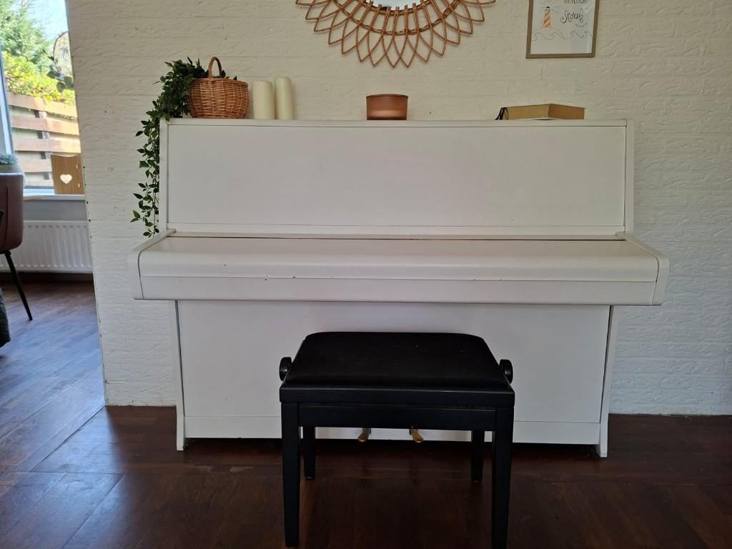 Akoestische piano, Rösler van C.C. Bender, Muziek en Instrumenten, Piano's, Ophalen, Gebruikt, Wit, Piano