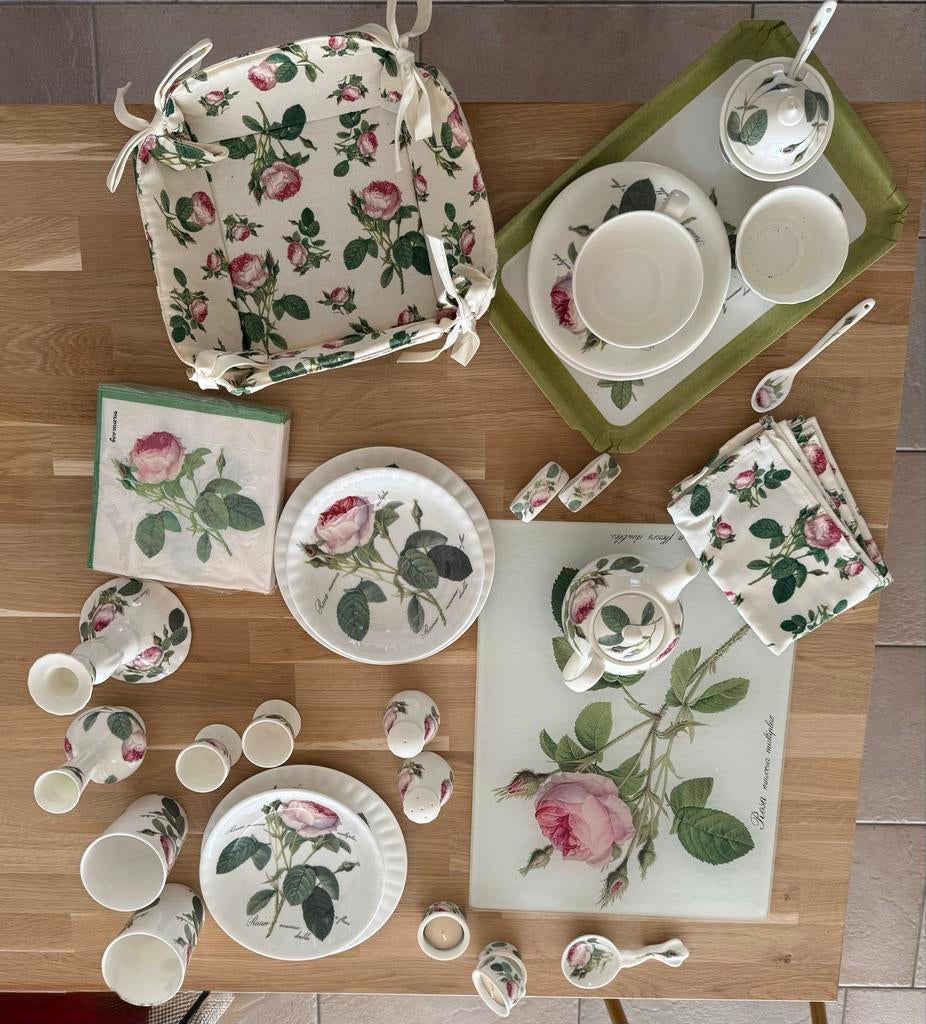 🌸 Roy Kirkham ~ Redouté Roses servies, Gebruikt, Ophalen of Verzenden, Overige stijlen, Porselein