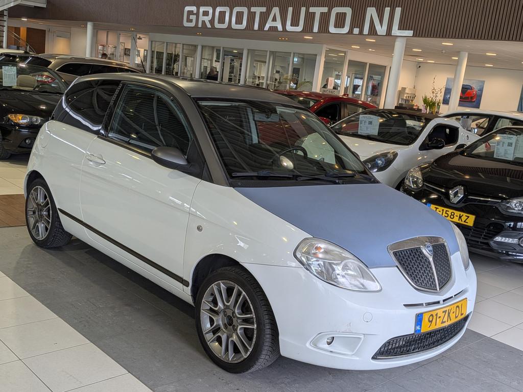 Lancia Ypsilon 1.4-16V Sport Airco, Stuurbekrachtiging, Auto's, Lancia, Voorwielaandrijving, Zwart, 4 cilinders, Metallic lak