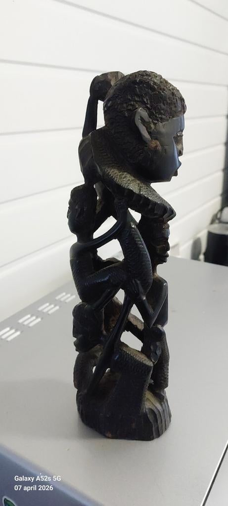 Houten beeldje met figuren, Ophalen of Verzenden