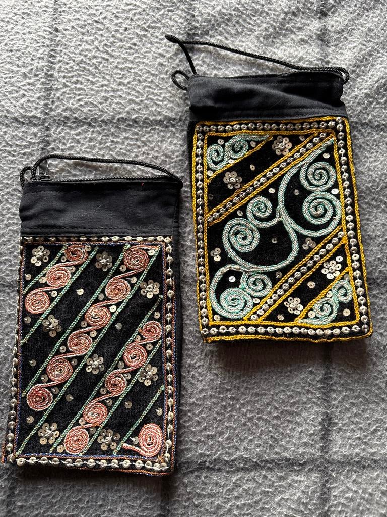 Set van 2 geborduurde buideltjes met pailletten, Ophalen of Verzenden, Zo goed als nieuw, Zwart, Overige merken