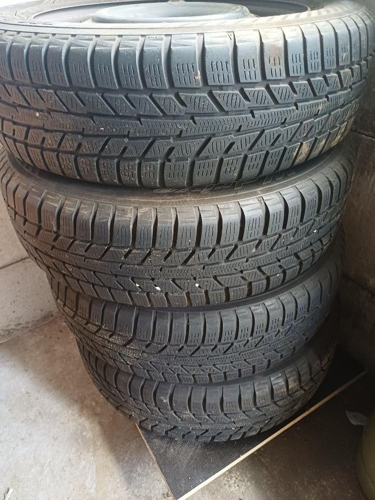 Winterbanden 175/65R15, Ophalen, Zo goed als nieuw