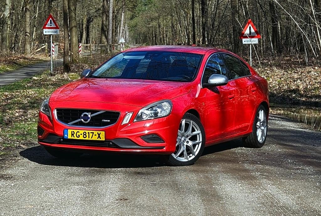 Volvo S60 T4 R-Design 2011 Rood, 4 cilinders, 179 pk, 14 km/l, Particulier