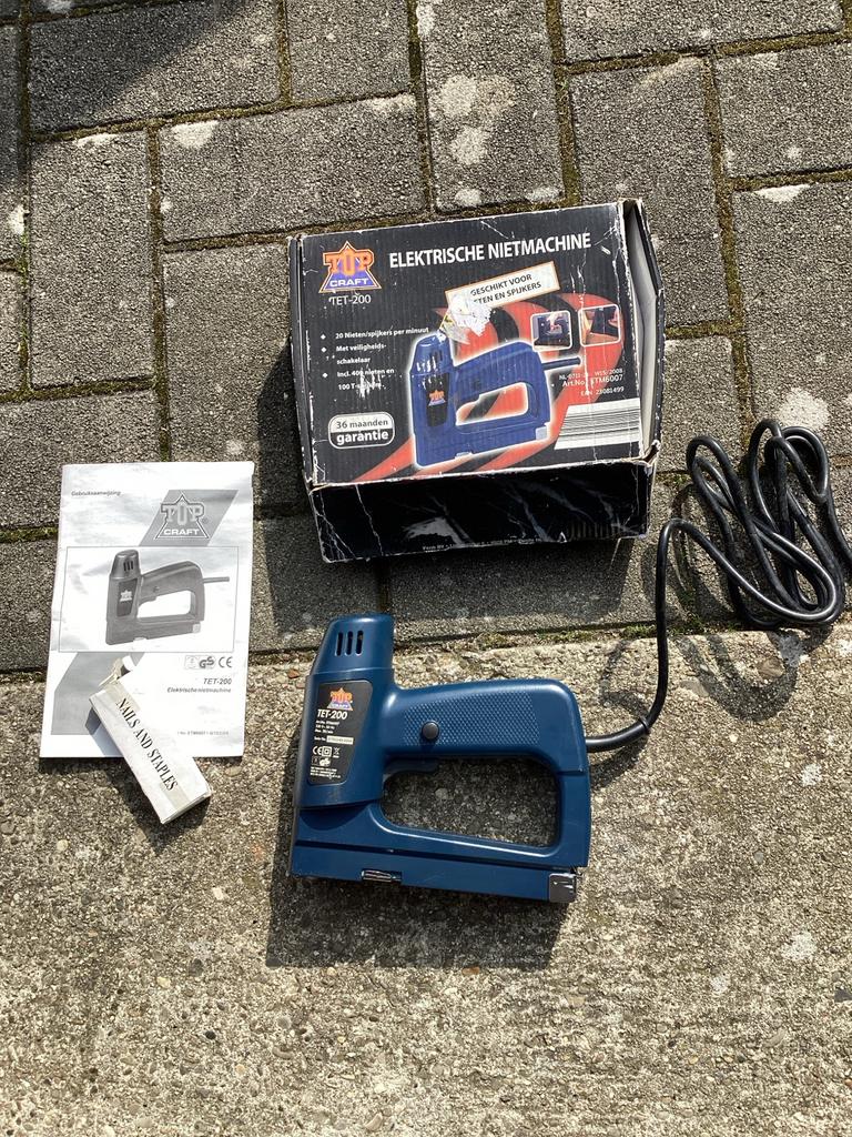 Goed werkende elektrische nietmachine met nietjes, Doe-het-zelf en Verbouw, Ophalen, Zo goed als nieuw