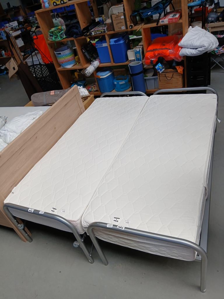 2 inschuifbare logeerbedden + matras - Estafette Harlingen, Huis en Inrichting, Slaapkamer | Bedden, Gebruikt, Eenpersoons, 80 cm