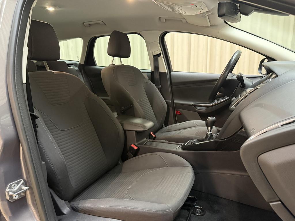 Ford Focus Wagon 126 PK 1.0 Titanium EXPORT / OrgNL! / Navig, Stof, Gebruikt, Euro 6, Bruin