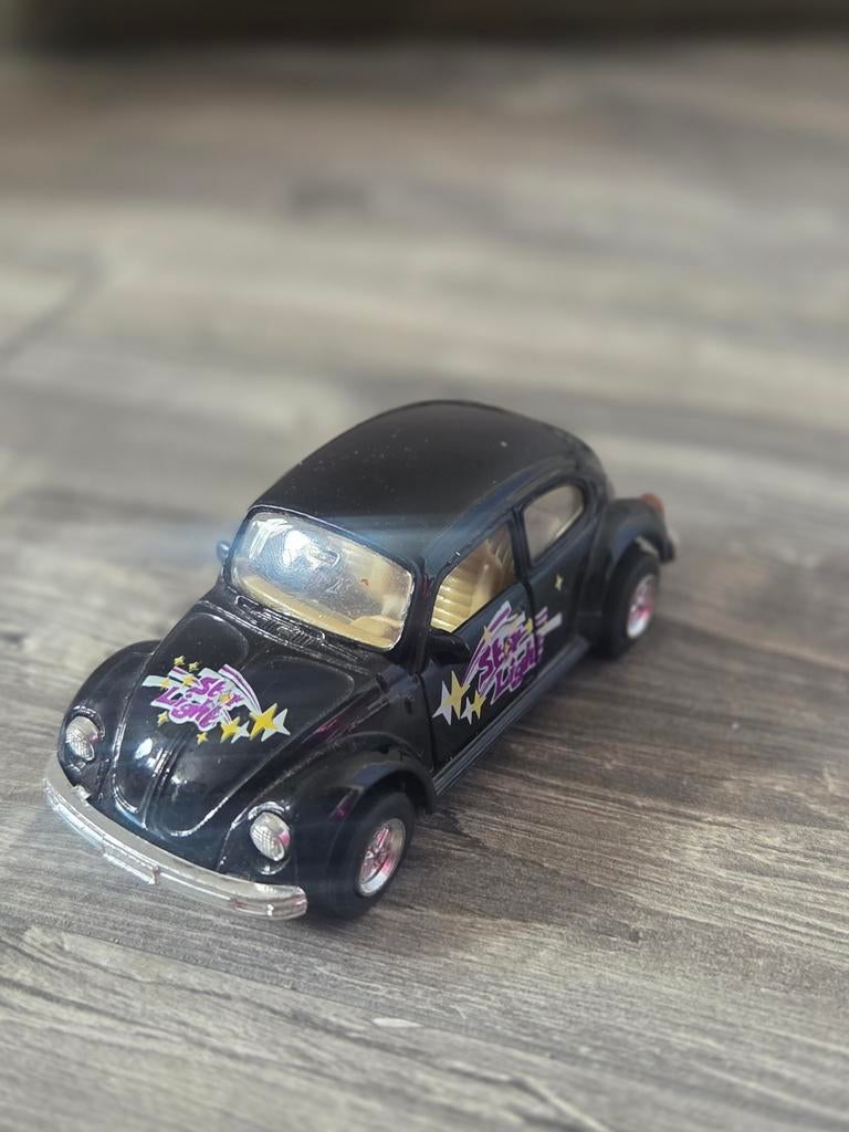 Welly Volkswagen Kever 1303 "Star Light" - Zwart, Overige merken, Auto, 1:32 tot 1:50, Ophalen of Verzenden