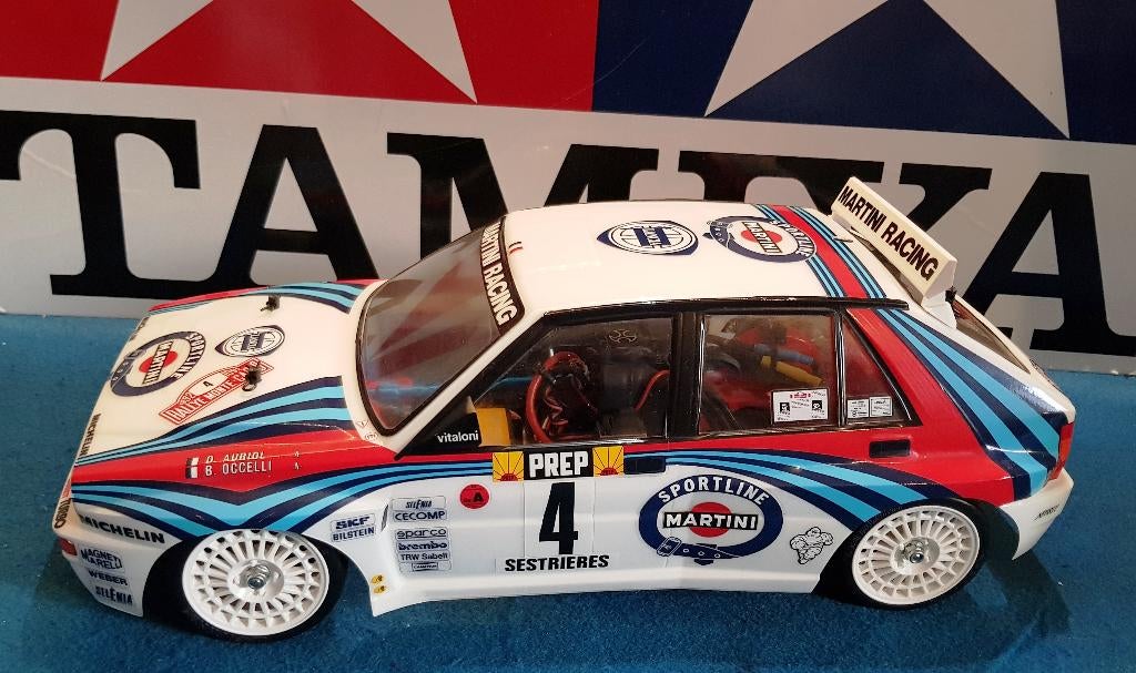 Tamiya TA02 chassis 4WD met Lancia Delta Integrale ARTR, Hobby en Vrije tijd, Modelbouw | Radiografisch | Auto's, Nieuw, Auto onroad