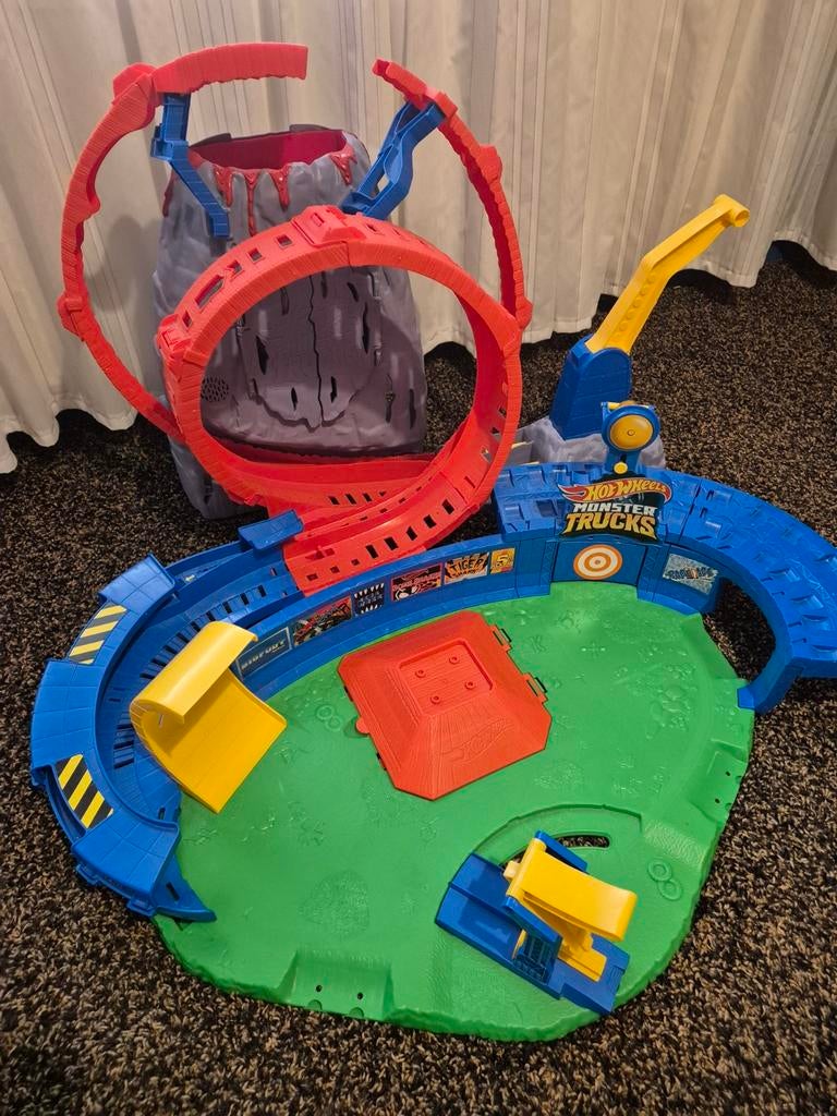 Hot Wheels Dino Baan - Monster Trucks Vulkaan Speelset, Kinderen en Baby's, Speelgoed | Overig, Gebruikt, Jongen of Meisje, Ophalen