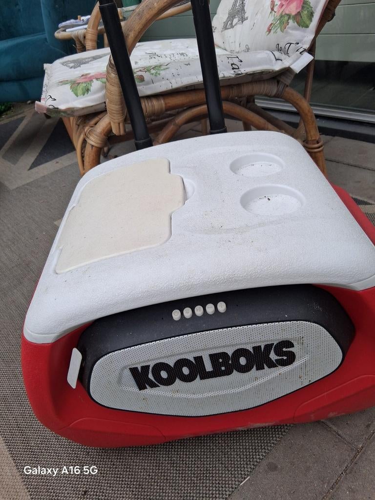 Ruime Koolboks met USB, grote wielen en uittrekbare stang, Ophalen