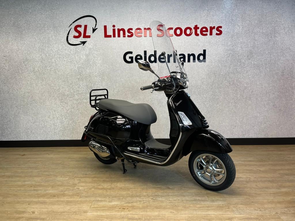 Vespa GTS 125cc Zwart 2024 NIEUW!