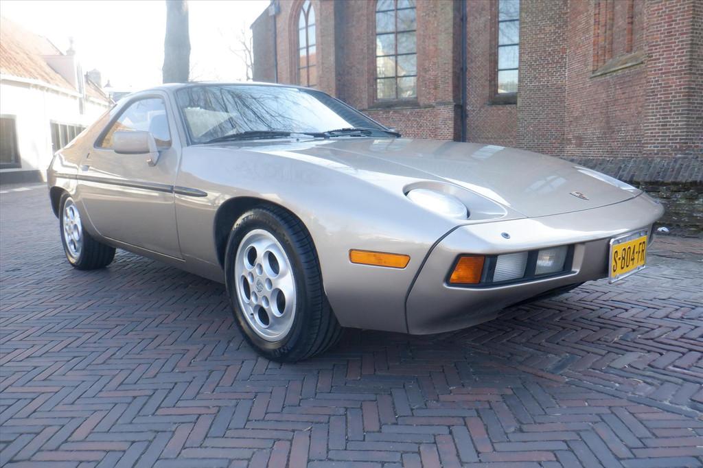 Porsche 928 4.5 handgeschakeld - schuifdak, 4 stoelen, 4474 cc, Open dak, Coupé