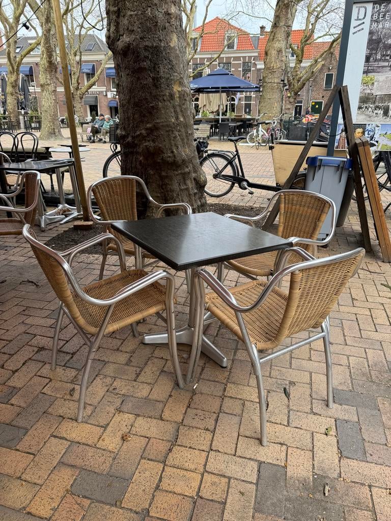 Vierkante tuintafel met metalen onderstel, Ophalen of Verzenden, Gebruikt, Vierkant, Metaal