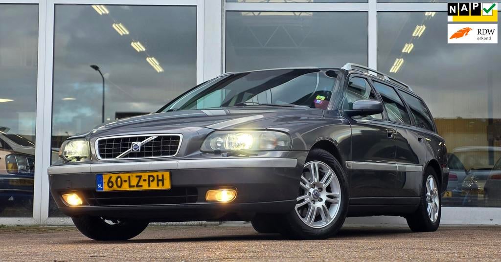 Volvo V70 2.5 T Titanium 210pk Lerenbekleding Trekhaak Garan, Voorwielaandrijving, 1556 kg, Beige, 2521 cc