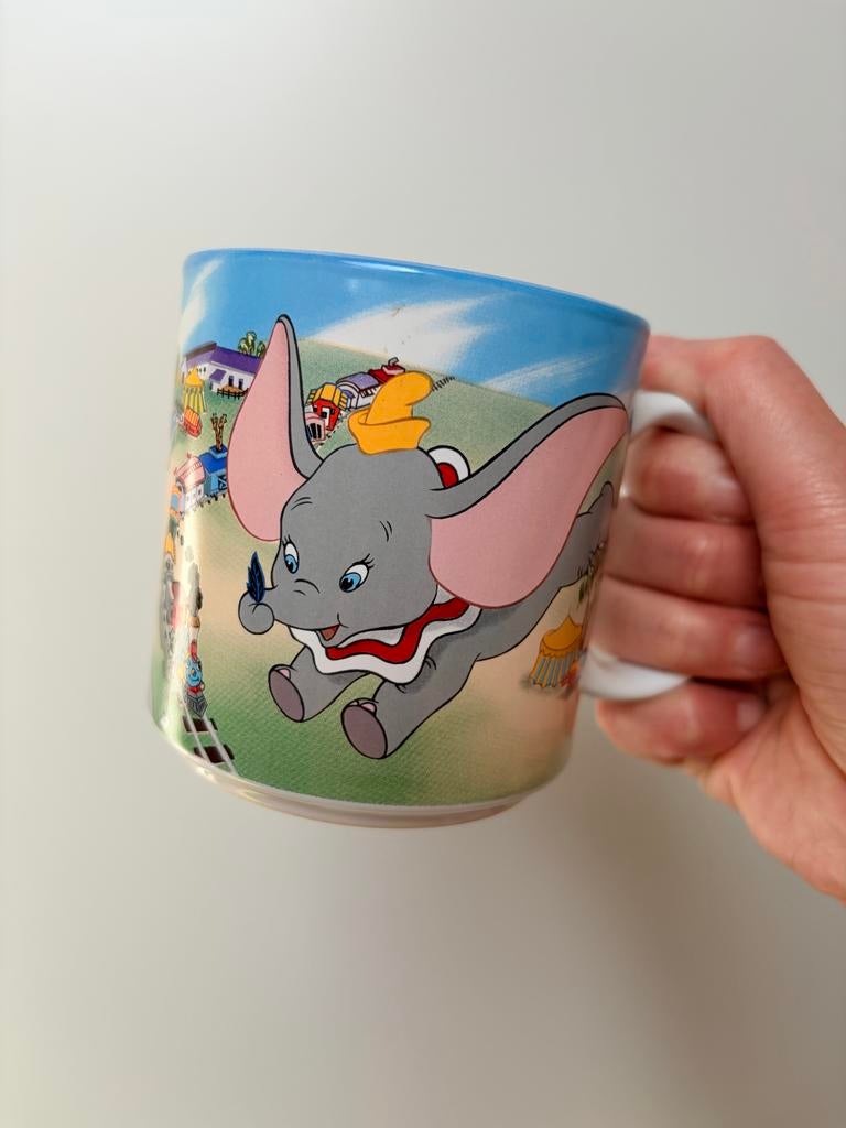 Disney Dumbo Mok - Vliegende Dumbo Circus Scène, Verzamelen, Ophalen of Verzenden, Zo goed als nieuw, Servies