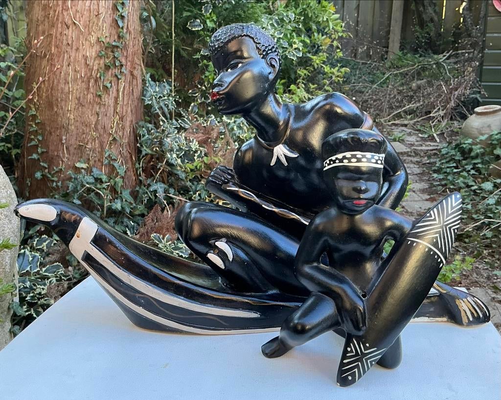 Twee 50/60er jaren beelden, Antiek en Kunst, Kunst | Beelden en Houtsnijwerken, Groep mensen, Ophalen of Verzenden, Handgemaakt