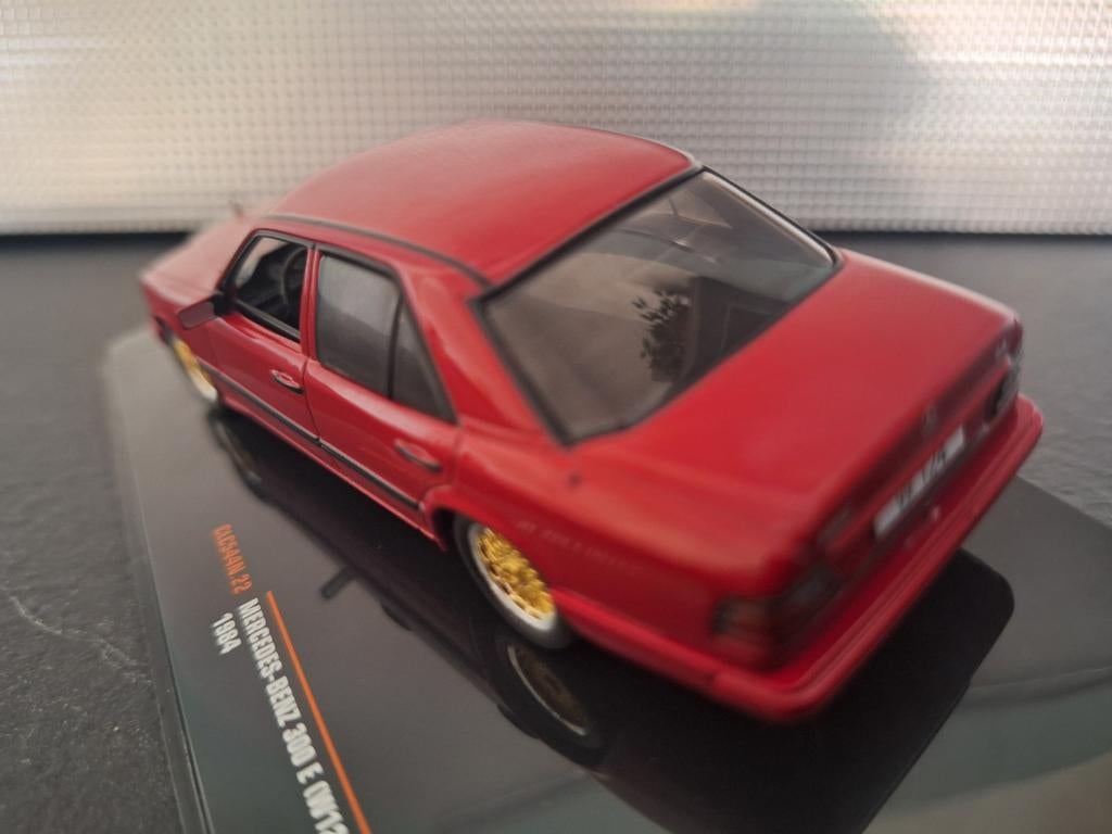 Mercedes Benz 300E W124 1984 Schaal 1:43, Overige merken, IXO, IXO, Nieuw