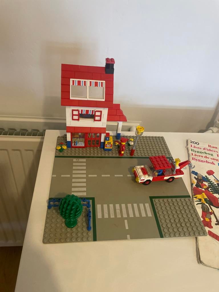 Lego kapperszaak en huis met auto en figuren moc, Kinderen en Baby's, Speelgoed | Duplo en Lego, Gebruikt, Lego, Complete set