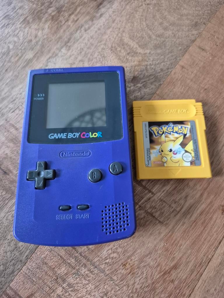 Gameboy color met Pokemon yellow topstaat, Spelcomputers en Games, Spelcomputers | Nintendo Game Boy, Ophalen of Verzenden, Zo goed als nieuw