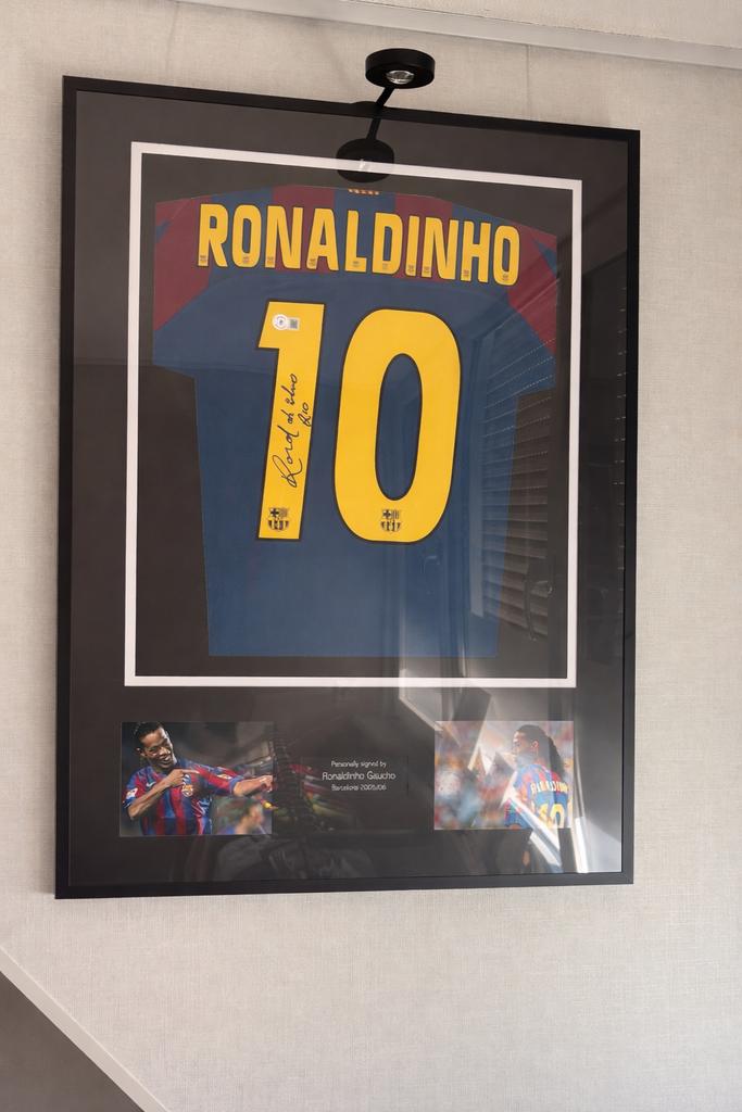 Ronaldinho Barcelona 2006 gesigneerd shirt Beckett Witnessed, Verzamelen, Sportartikelen en Voetbal, Nieuw, Shirt, Buitenlandse clubs