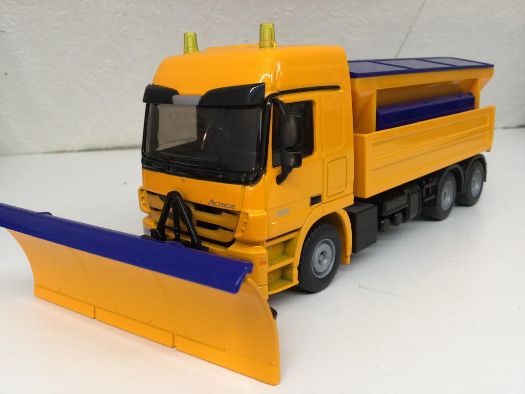 Nieuw Mercedes Actros 2648 strooi sneeuw schuiver, Hobby en Vrije tijd, Modelauto's | 1:50, Ophalen of Verzenden, Nieuw, Bus of Vrachtwagen